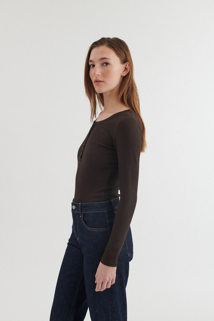 Basic Apparel Ludmilla LS Granddad T-shirts 709 Chocolate torte